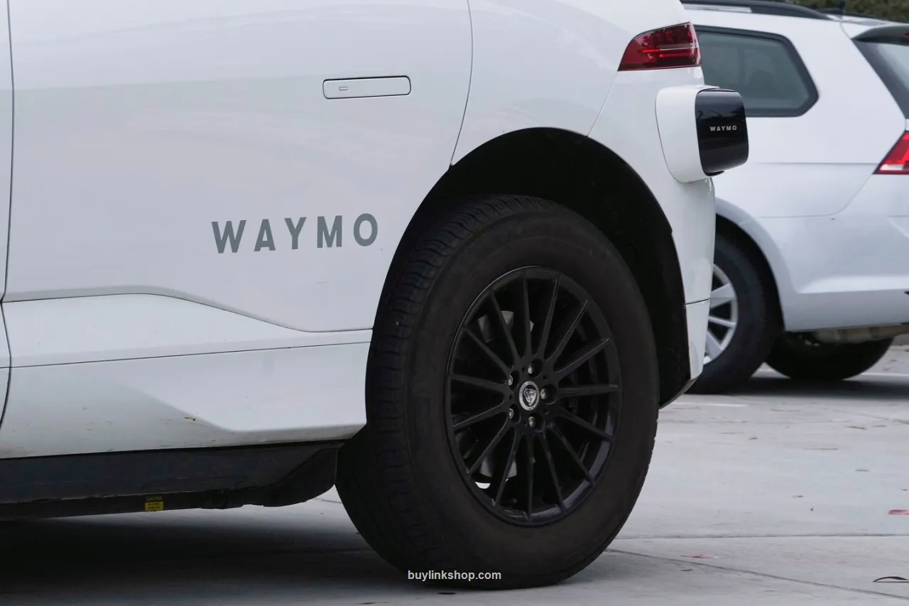 Waymo drives through farmer s market in Denver, no one injured